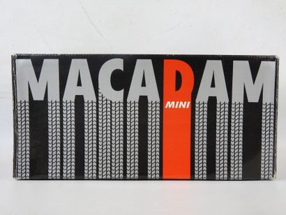 MACADAM Porsche Carrera, blanc. 1/20 Réf...