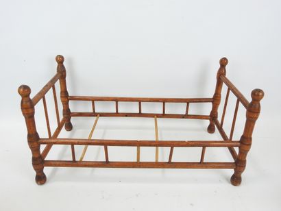 Doll ACCESSORIES including a wooden bed (W....