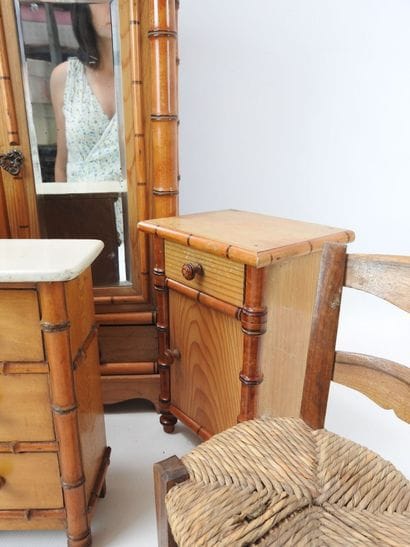Bamboo doll's room furniture including :
1...