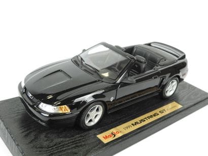 MAISTO Ford Mustang GT 1999 cabriolet, noir....