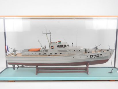 MAQUETTE OF A COASTAL ESCORTEUR in wood and...
