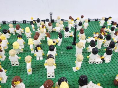LEGO : Place centrale avec nombreux citadins...