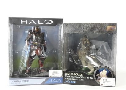 JEUX VIDEOS : 2 figurines de collection :
-...