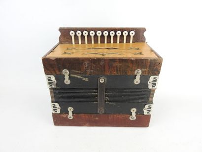 BANDONEON en bois et placage de palissandre....