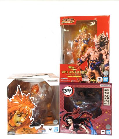 FIGUARTS ZERO : 3 figurines de collection...