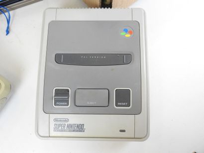NINTENDO : 2 Super Nintendo Entertainment...