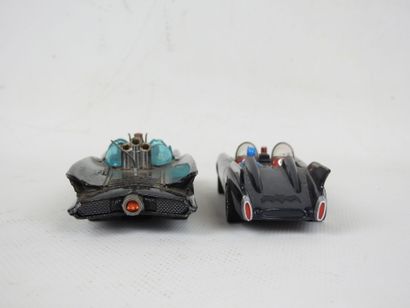 CORGI TOYS : Deux Batmobiles dont BMBV1 1960...