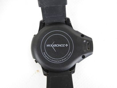 MONTRES : Une montre Moto 360 bracelet noir...