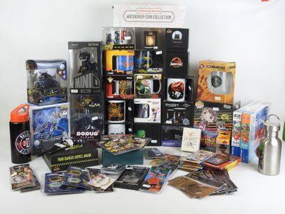 MANGA - FILMS : Lot comprenant mugs, badges,...