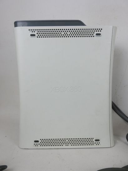 XBOX : Console Xbox 360 2008 avec deux manettes...