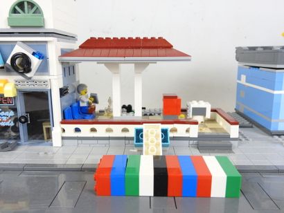 LEGO : Maquette représentant une rue avec...