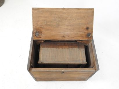 VISIONNEUSE PHOTOGRAPHIQUE en bois. H. 37...