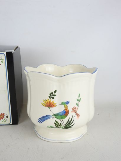 GIEN: Earthenware planter, birds of paradise...