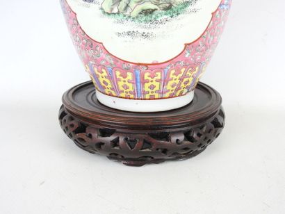 CHINA: Porcelain baluster vase with polychrome...