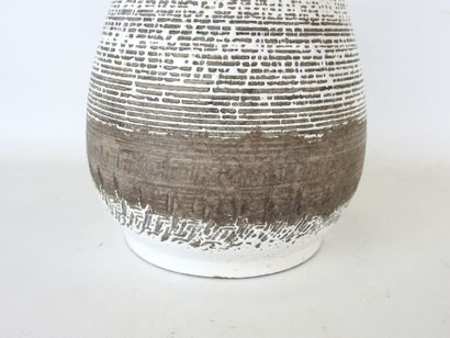 KERAMOS : Vase boule en terre brune partiellement...
