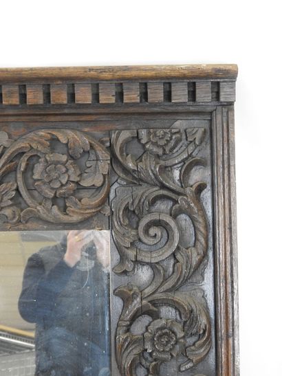 Renaissance-style MIRROR in molded and carved...