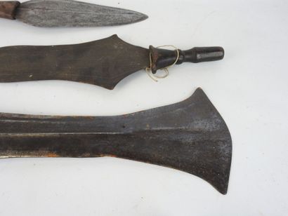 REUNION of three antique short swords, KUNDU/EKONDA/LOKELE,...