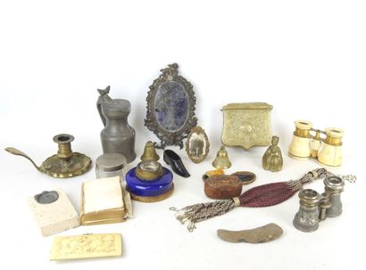 LOT OF VITRINARY OBJECTS including a pewter...