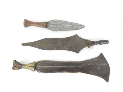 REUNION of three antique short swords, KUNDU/EKONDA/LOKELE,...