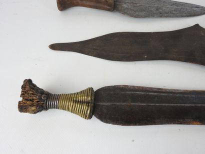 REUNION of three antique short swords, KUNDU/EKONDA/LOKELE,...