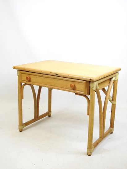 BUREAU d'enfant en bois et bambou, ouvrant...