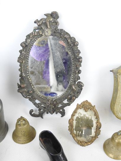 LOT OF VITRINARY OBJECTS including a pewter...