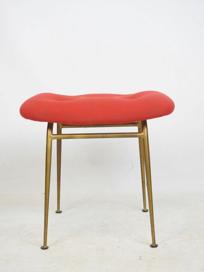 TABOURET quatre pieds en métal doré. Assise...