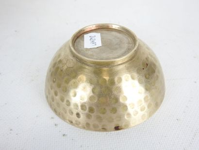 CHINA: Porcelain bowl with enameled decoration...