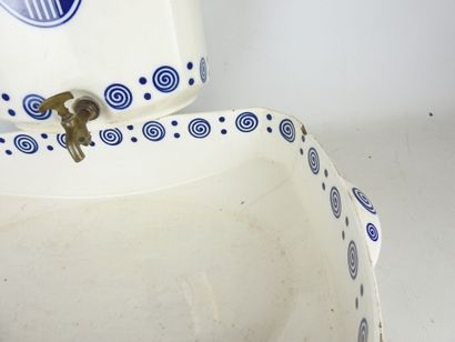 WACHTERSBACH: White earthenware fountain...