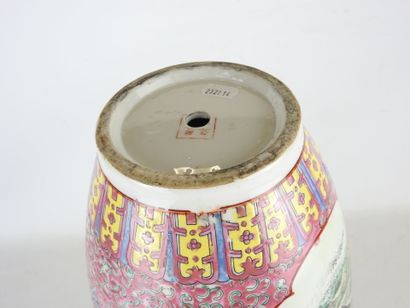 CHINA: Porcelain baluster vase with polychrome...