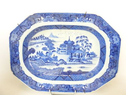 CHINA: Pair of blue-white porcelain plates...