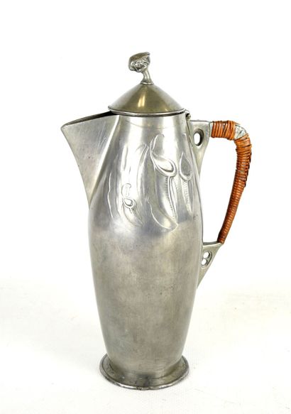 KAYSERZINN: Pewter pitcher with plant decoration,...