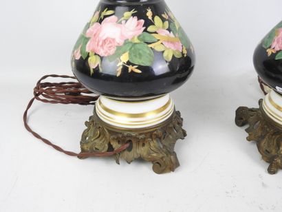 PAIR OF PORCELAIN baluster-shaped lamps decorated...