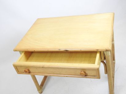 BUREAU d'enfant en bois et bambou, ouvrant...