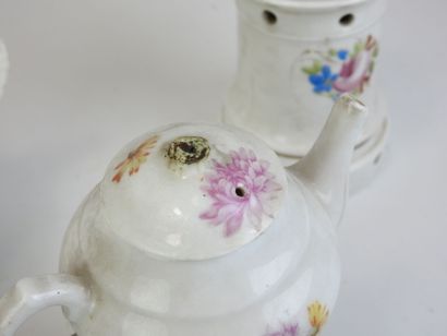 LOT OF PORCELAIN and FAIENCES including:...