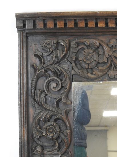Renaissance-style MIRROR in molded and carved...