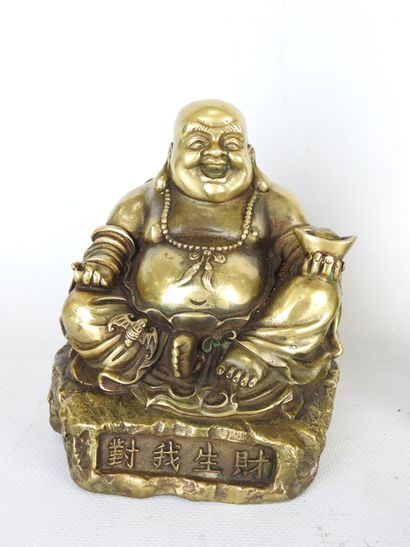 CHINA: Dignitary in gilt bronze. H: 14 cm....