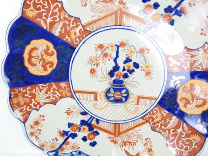 JAPAN: Large circular dish, scalloped edge,...