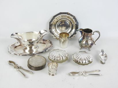 LOT in silver-plated metal including sauceboat,...