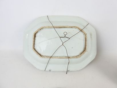 CHINA: Pair of blue-white porcelain plates...