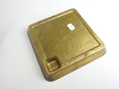 IRI : Vide-poche en bronze. 16 x 16 cm. Usures....