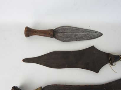 REUNION of three antique short swords, KUNDU/EKONDA/LOKELE,...