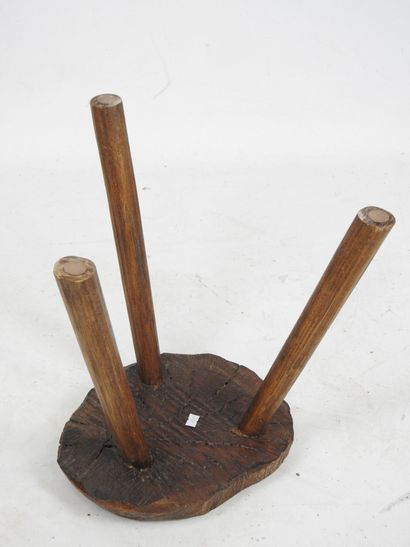 Wooden farmhouse TABOURET on tripod base....