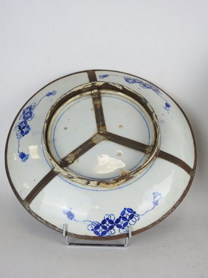 JAPAN: Two circular porcelain dishes with...
