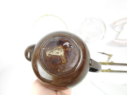 BROCANTE LOT including : - A brown English...