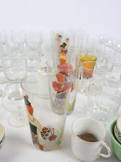 LOT of GLASSES including : 
- 9 water glasses...