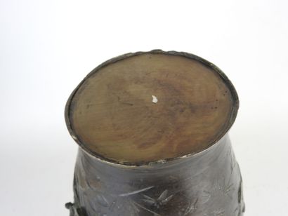JAPAN : Bronze vase with brown patina decorated...