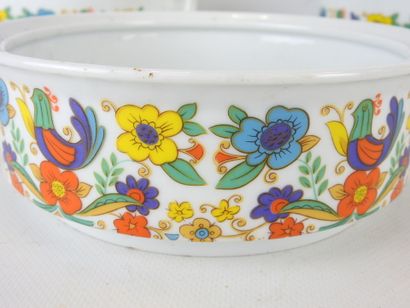 LIMOGES : Trois soupières empilables en porcelaine...