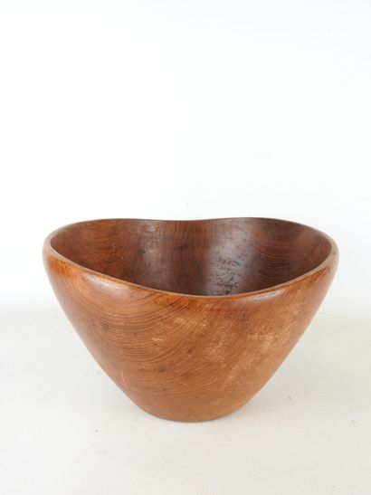 SALADIER en teck. Travail scandinave. H :...