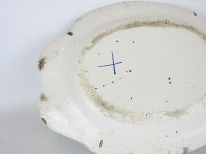 VARAGES : Earthenware scalloped dish with...